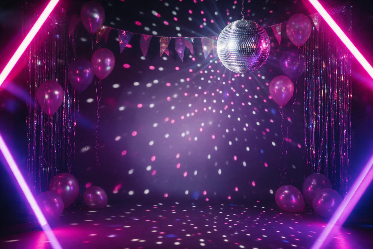 Boule à facettes en haut à droite, néons roses et ballons sur les bords, tenture murale imprimée sur tissu – rose et violet