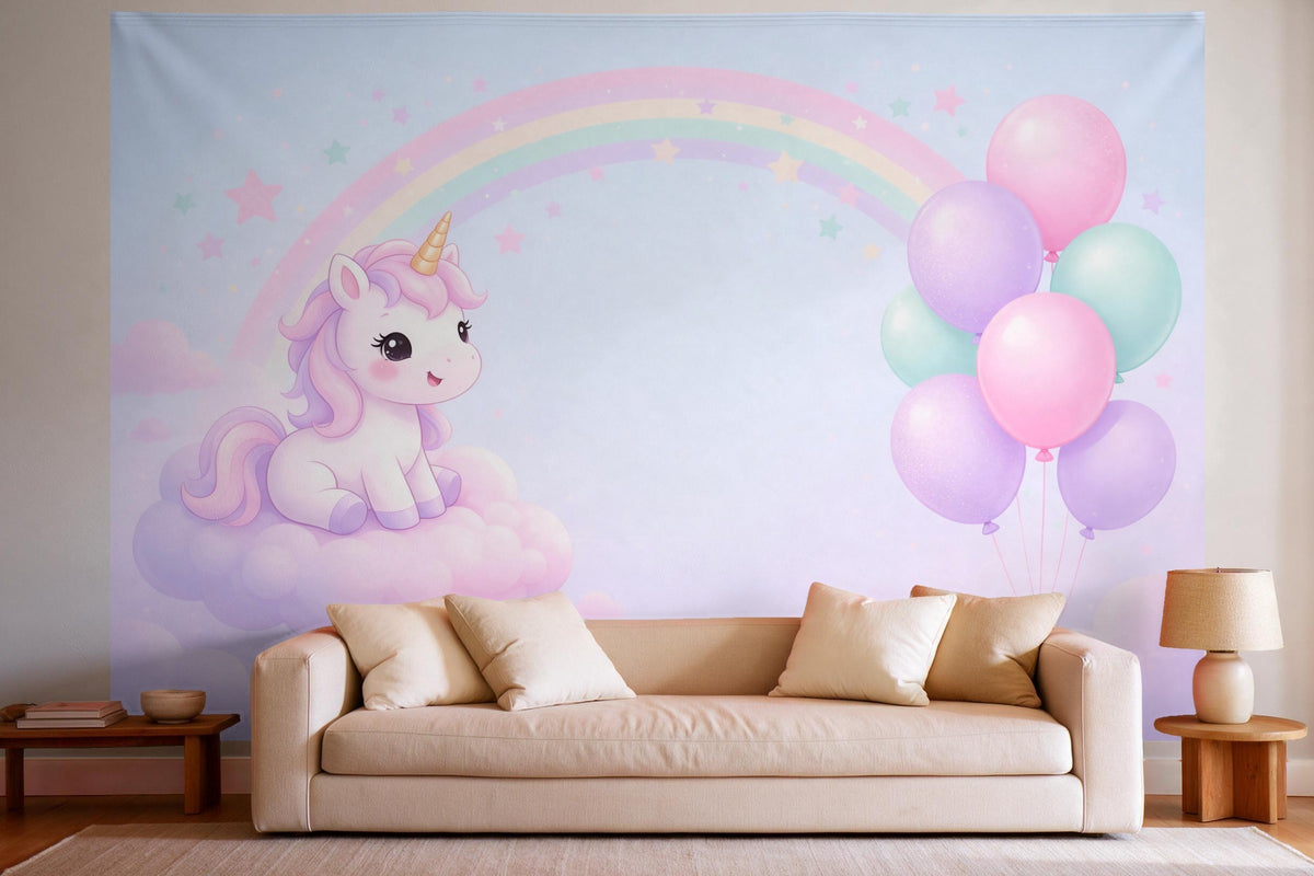 Decoración de pared en un salón luminoso sobre el sofá: tapiz de tela Cumpleaños de unicornio en el país de las nubes