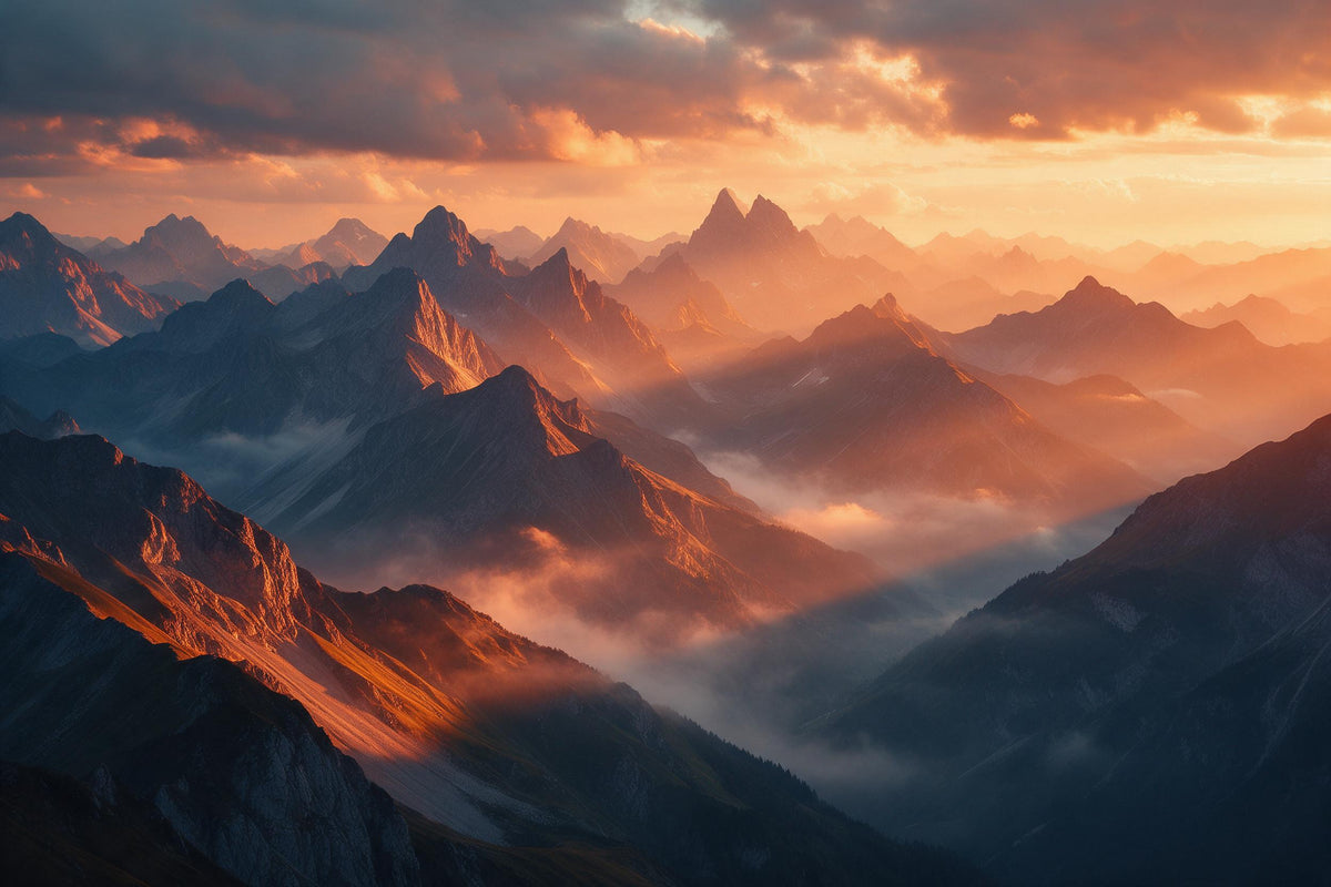 Paisaje de montaña con la luz dorada del sol de la tarde y niebla en los valles, tapiz impreso en tela – naranja y azul