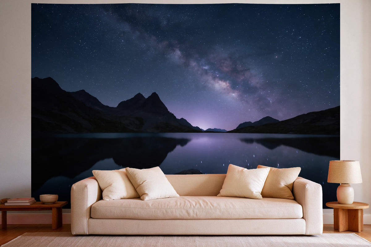 Decoración de pared en un salón luminoso sobre el sofá: tapiz de tela Lago de montaña de noche con Vía Láctea