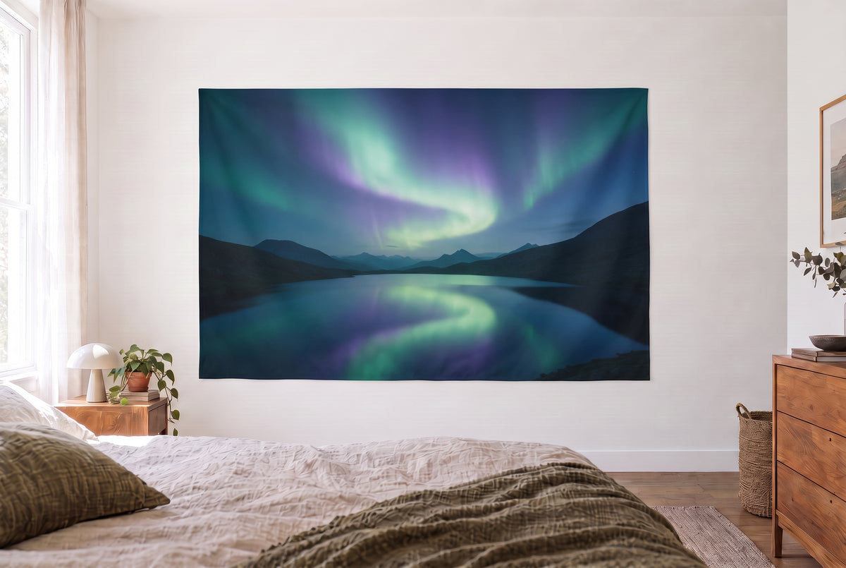 Polarlichter über dem Bergsee Wandtuch Lifestyle