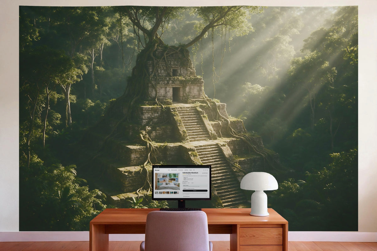Déco murale dans le bureau derrière la table de travail : tenture murale Temple maya dans la jungle, imprimée sur tissu