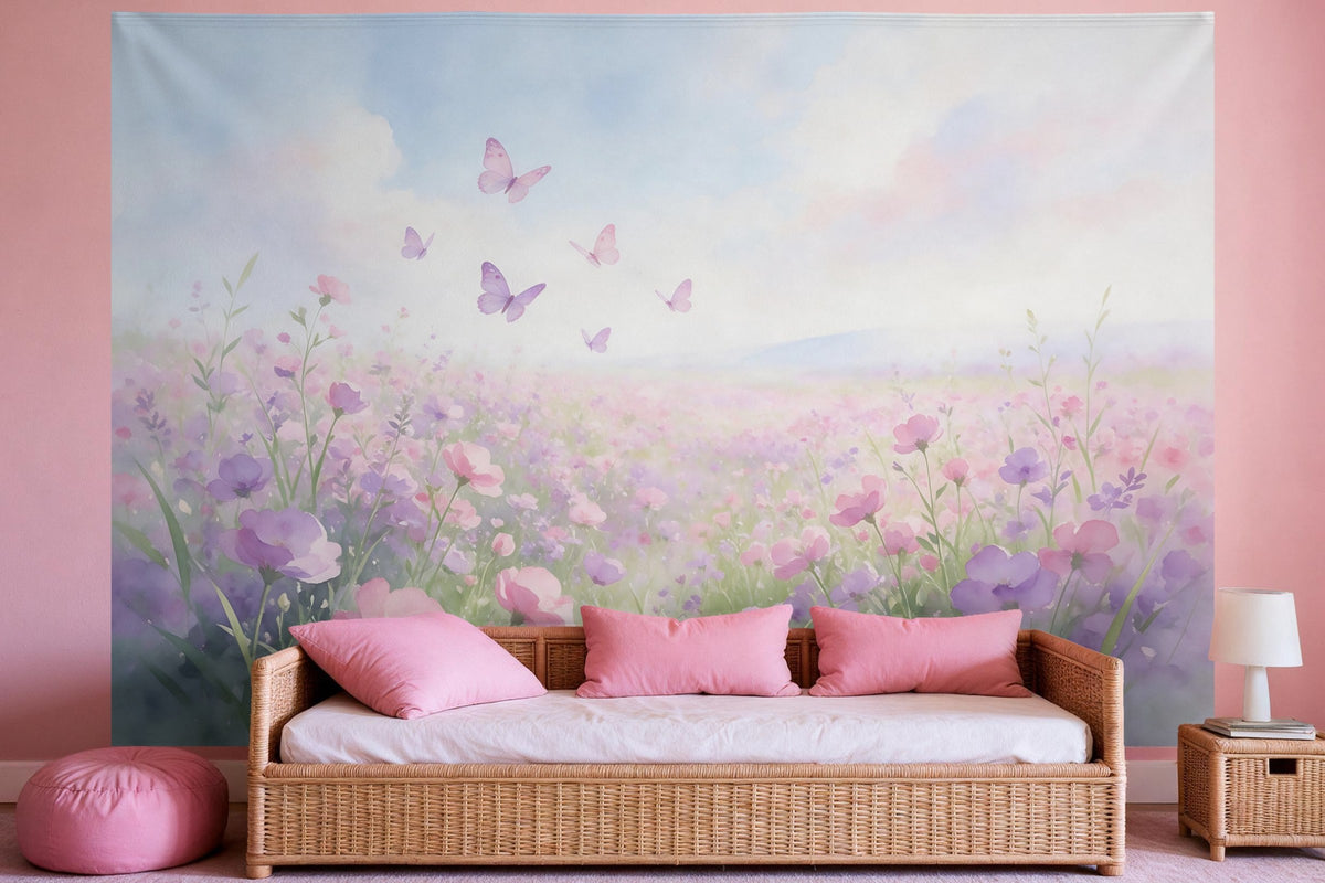 Tapiz de pared XXL Mariposas sobre un prado rosa-violeta como decoración en un dormitorio de niña