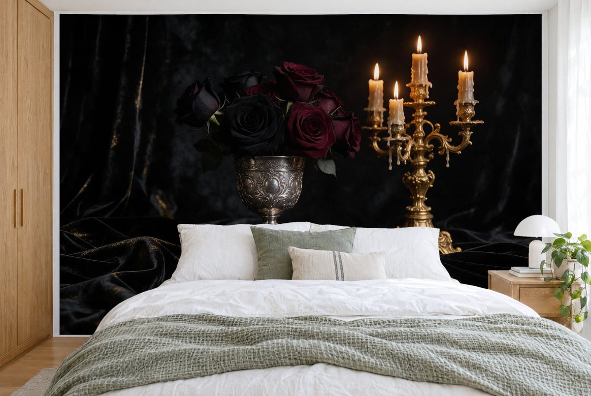 Tapiz de pared grande Rosas góticas con candelabro en el dormitorio, cubriendo la pared detrás de la cama – tela impresa