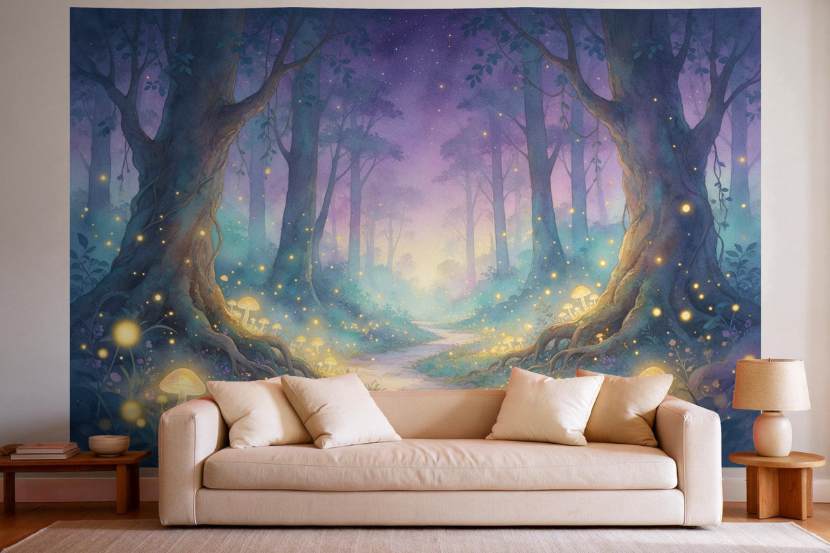 Tenture murale XXL Forêt enchantée aux lucioles à l'aquarelle en déco murale dans un salon lumineux au-dessus du canapé