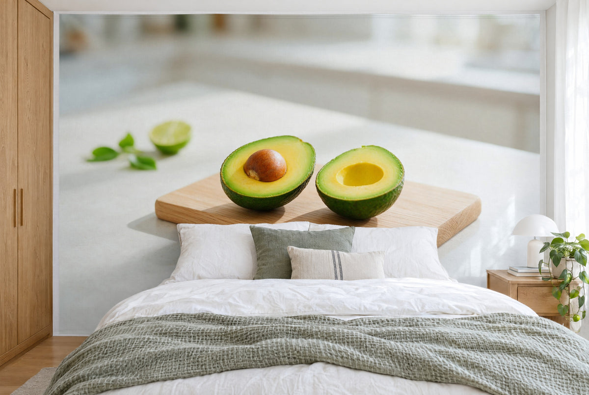 Tela impresa XXL: dos mitades de aguacate en el centro sobre una tabla de madera, cubre la pared tras la cama