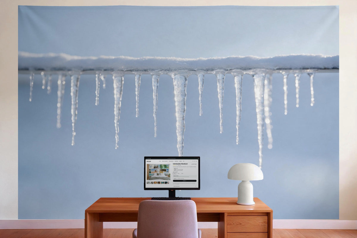 Wanddeko im Büro hinter dem Schreibtisch: Wandtuch Eiszapfen im Winter, auf Stoff gedruckt