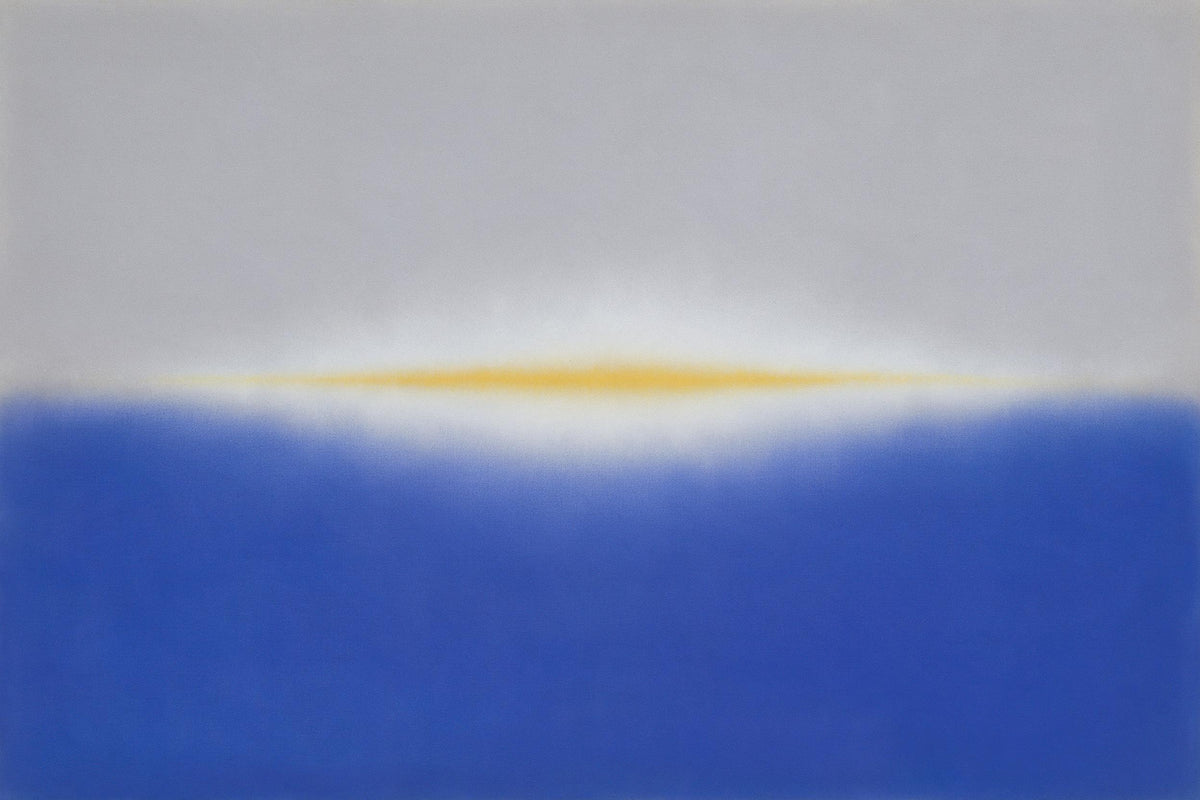 Superficie gris paloma sobre azul ultramar con banda de luz amarilla central, tapiz impreso en tela – azul, gris, amarillo