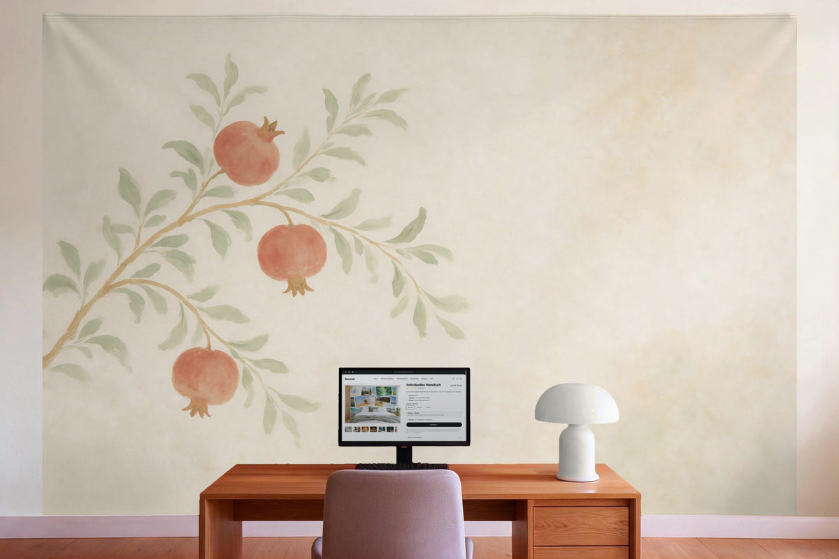 Déco murale dans le bureau derrière la table de travail : tenture murale Fresque aux grenades et feuillage, imprimée sur tissu