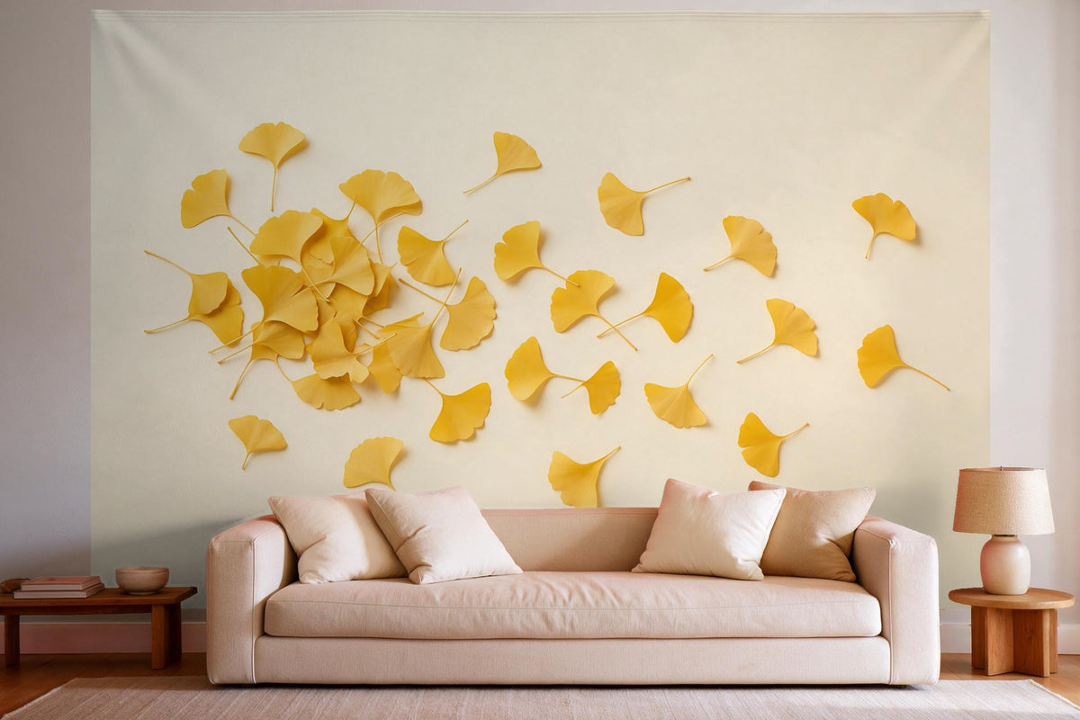 Decoración de pared en un salón luminoso sobre el sofá: tapiz de tela Hojas de ginkgo doradas