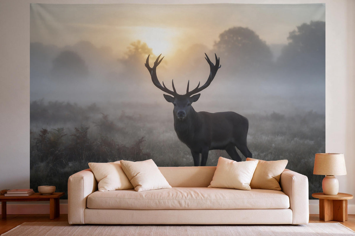 Tenture murale XXL Cerf dans la brume matinale en déco murale dans un salon lumineux au-dessus du canapé