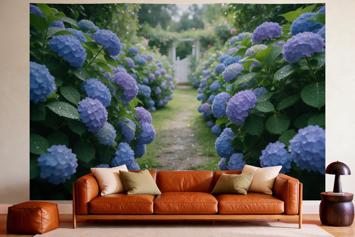 Tapiz de pared XXL Jardín de hortensias en verano como decoración en un salón acogedor sobre el sofá de cuero