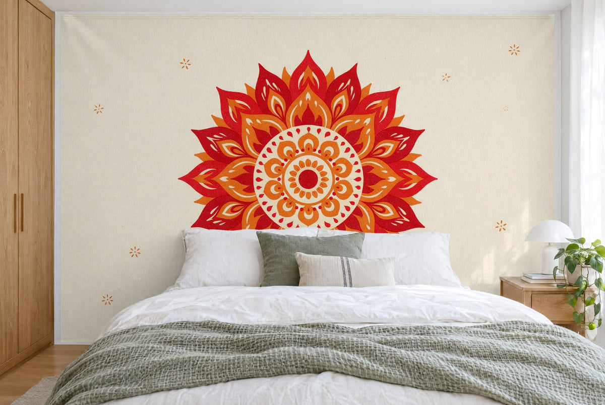 Grande tenture murale Mandala rouge et orange dans la chambre, sur tout le mur derrière le lit – tapisserie en tissu