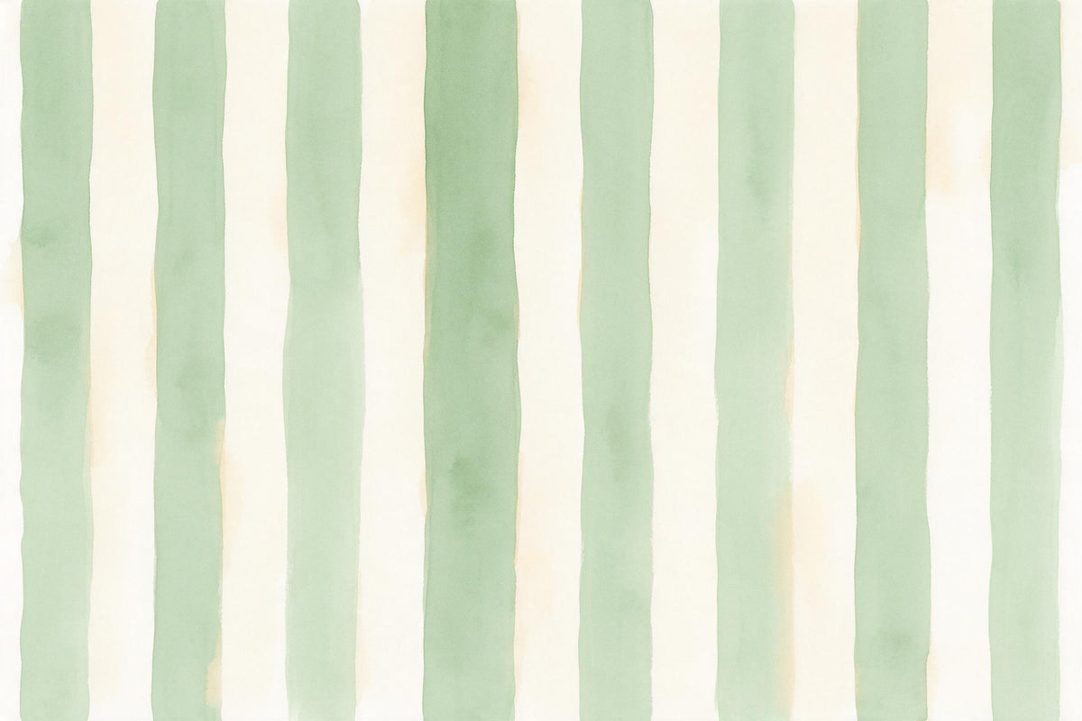 Breite Streifen in Salbeigrün und Creme, von Hand mit Aquarellfarbe gemalt, als Wandtuch, auf Stoff gedruckt – Grün und Beige