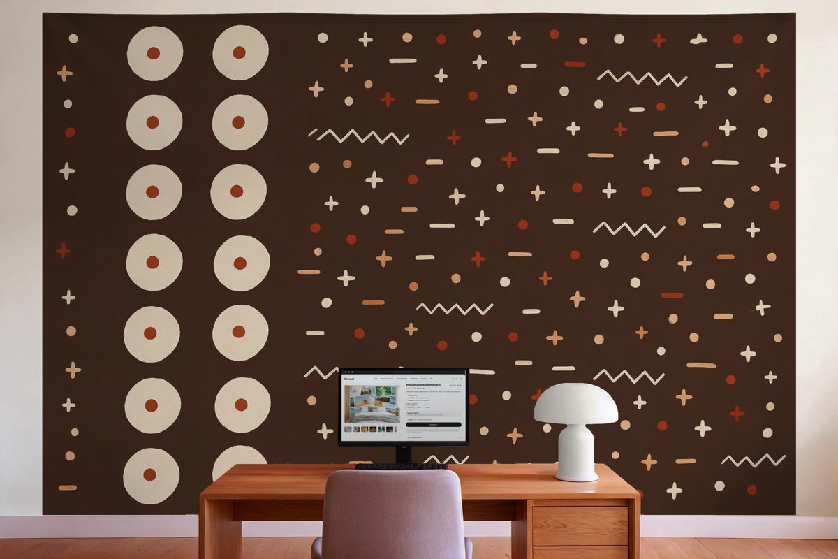 Déco murale dans le bureau derrière la table de travail : tenture murale Motif mudcloth en brun et crème, imprimée sur tissu