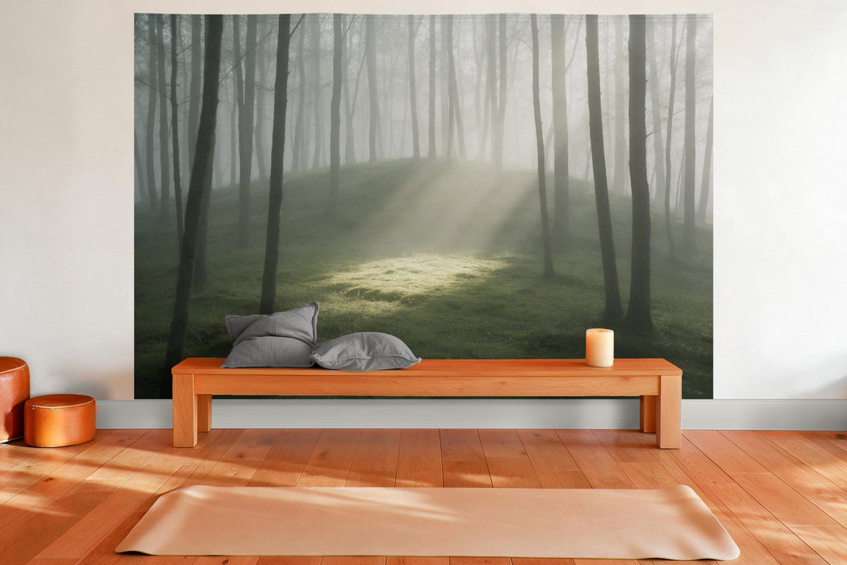 Wanddeko im Yogaraum: Wandtuch Nebelwald mit Lichtstrahlen, auf Stoff gedruckt