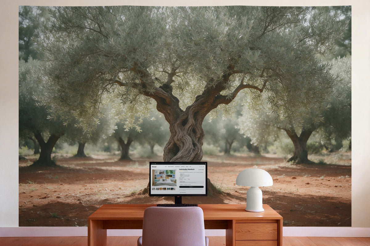 Déco murale dans le bureau derrière la table de travail : tenture murale Vieux olivier dans le bosquet, imprimée sur tissu