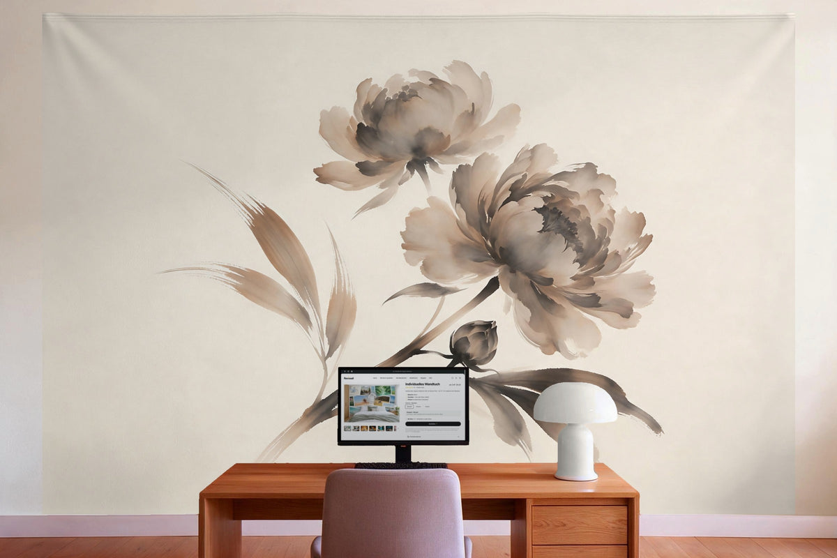 Déco murale dans le bureau derrière la table de travail : tenture murale Pivoines à l'encre sépia, imprimée sur tissu