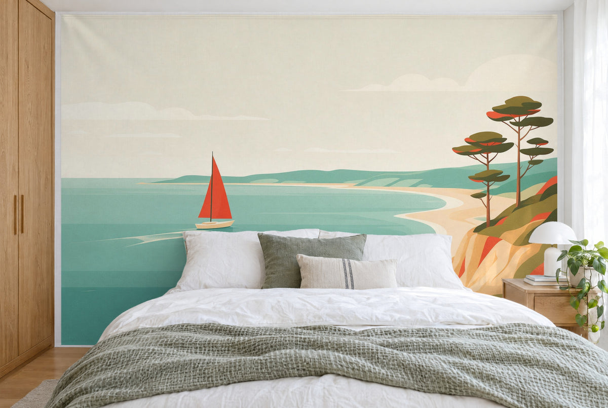 Bedruckter Stoff im XXL-Format: Segelboot links in der Bucht, rechts Klippe mit Kiefern, wandfüllend hinter dem Doppelbett
