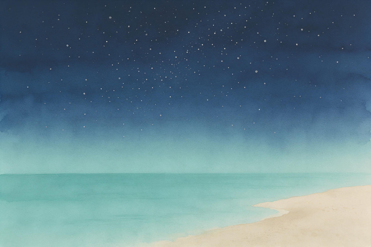 Sternenhimmel über ruhigem Meer und Sandstrand in Tusche, als Wandtuch, auf Stoff gedruckt – Blau und Beige