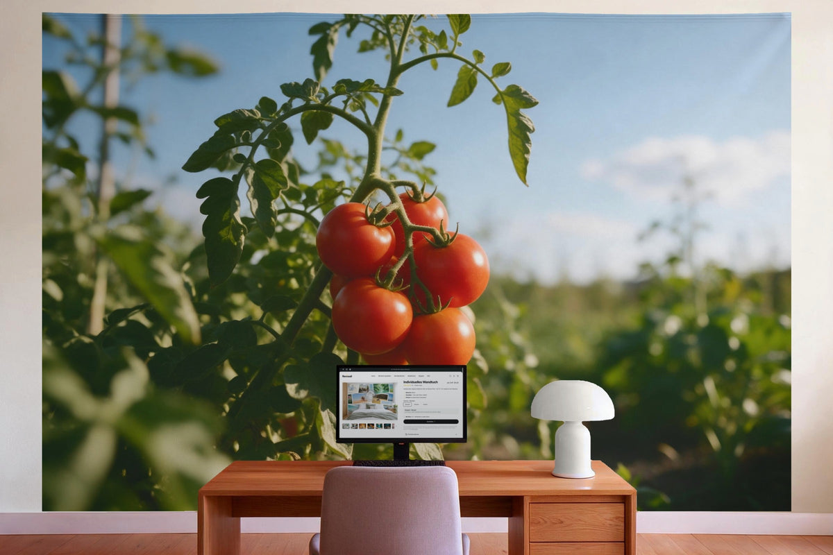 Wanddeko im Büro hinter dem Schreibtisch: Wandtuch Tomaten an der Staude, auf Stoff gedruckt
