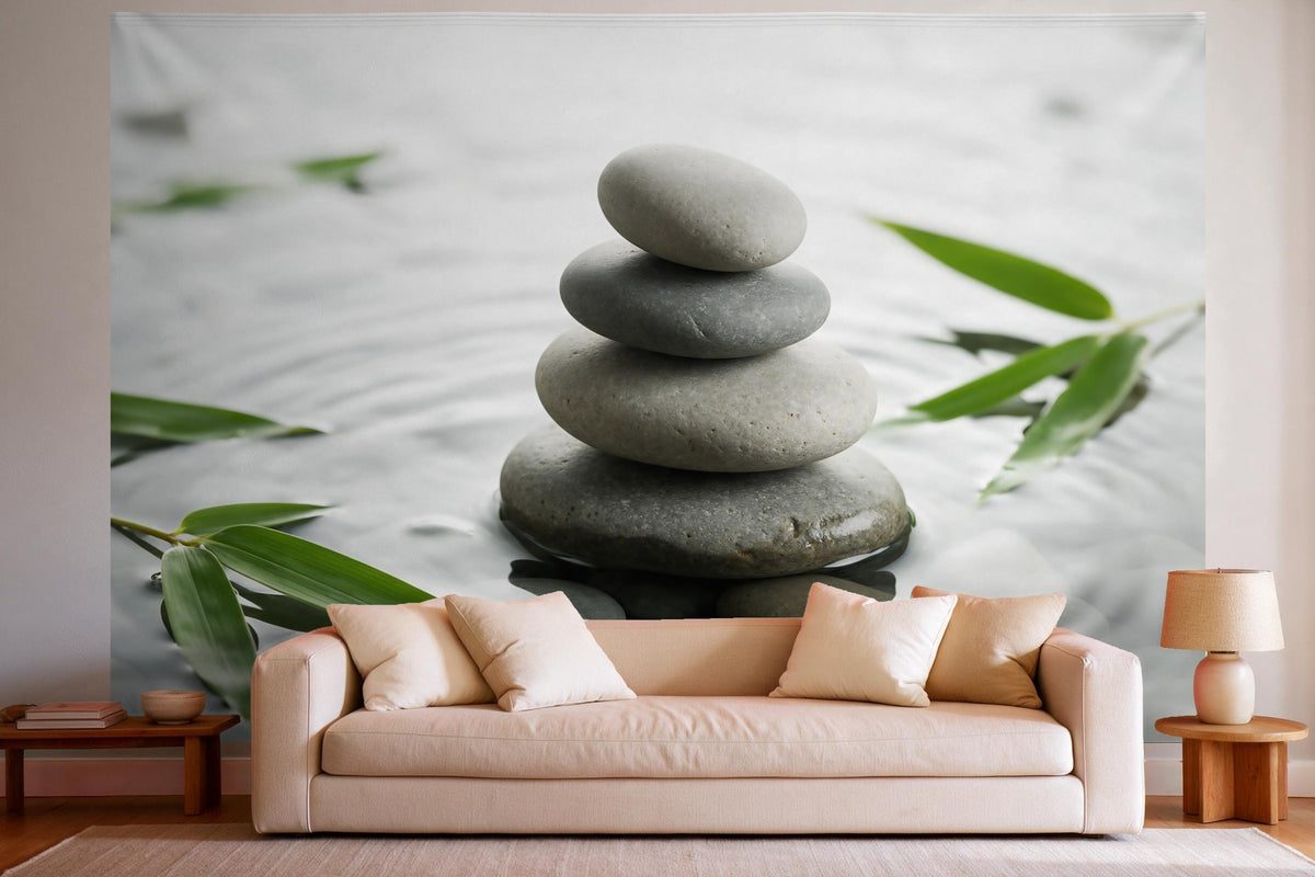 Déco murale dans un salon lumineux au-dessus du canapé : tenture murale Pierres zen et bambou, imprimée sur tissu