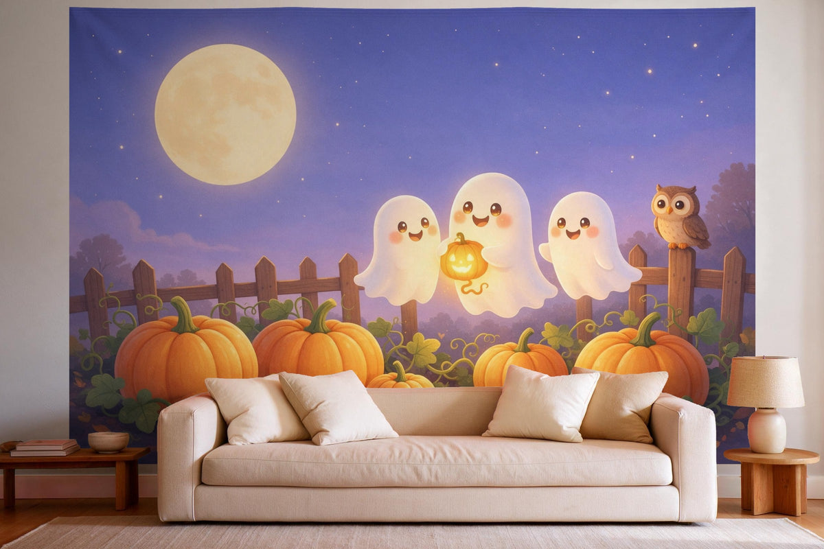 Wandtuch XXL Halloween-Gespenster im Kürbisbeet als Wanddeko im hellen Wohnzimmer über dem Sofa