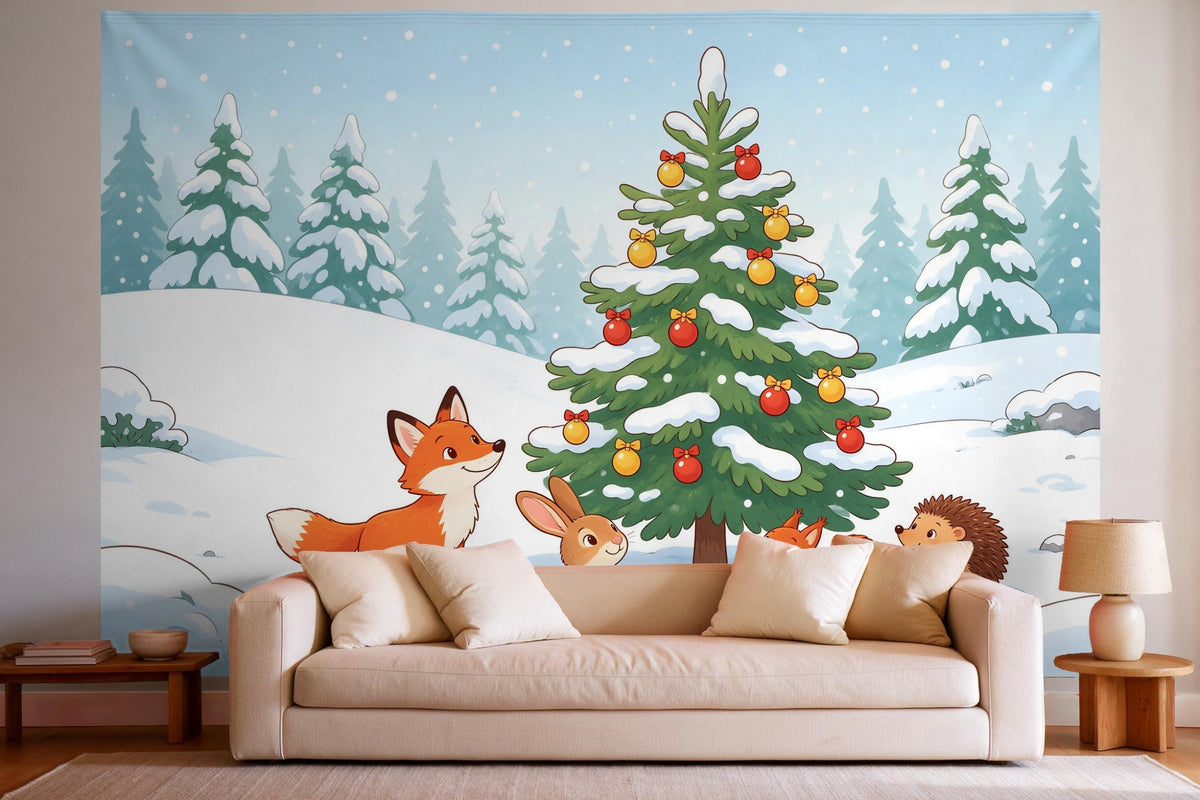 Wandtuch XXL Waldtiere am Weihnachtsbaum als Wanddeko im hellen Wohnzimmer über dem Sofa