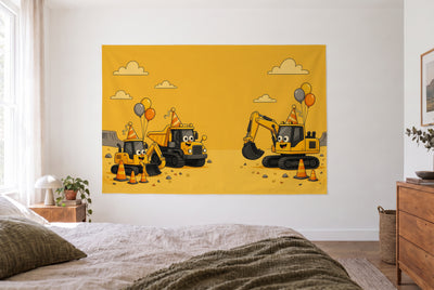 Wandtuch Baustellen-Geburtstag mit Baggern im hellen Schlafzimmer gegenüber dem Bett, rechts eine Holzkommode – Gelb