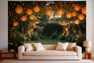 Wanddeko im hellen Wohnzimmer über dem Sofa: Wandtuch Gartenparty mit Lampions, auf Stoff gedruckt