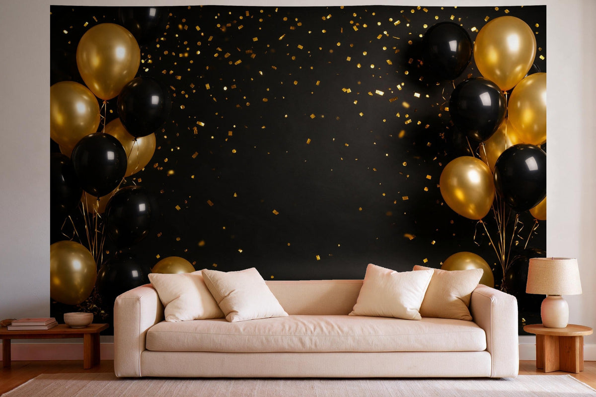 Decoración de pared en un salón luminoso sobre el sofá: tapiz de tela Globos dorados sobre negro