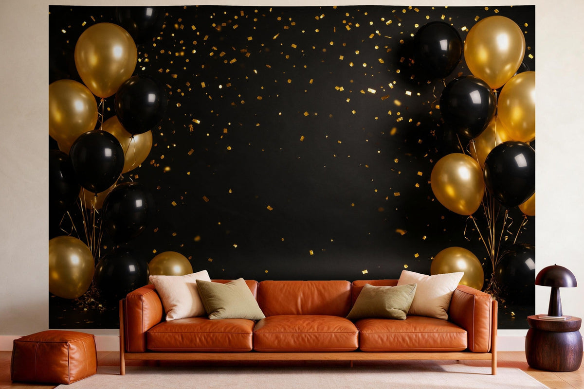 Tapiz de pared XXL Globos dorados sobre negro como decoración en un salón acogedor sobre el sofá de cuero