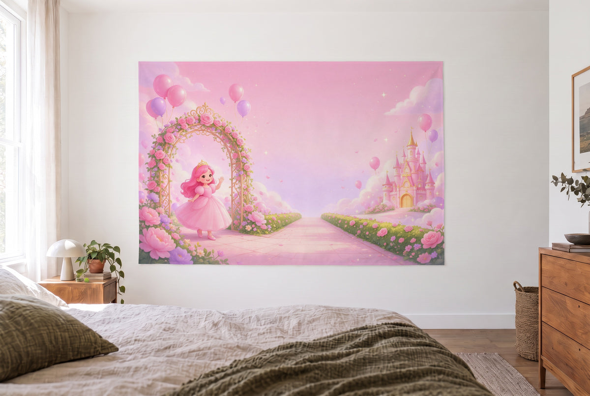 Wandtuch Prinzessinnen-Geburtstag im Schlossgarten im hellen Schlafzimmer gegenüber dem Bett, rechts eine Holzkommode