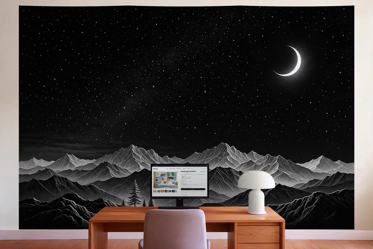 Déco murale dans le bureau derrière la table de travail : tenture murale Nuit étoilée sur les montagnes en noir et blanc, imprimée sur tissu
