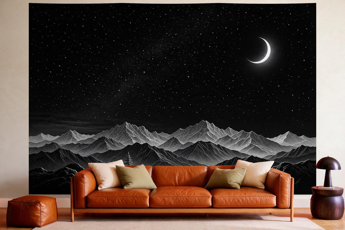 Tenture murale XXL Nuit étoilée sur les montagnes en noir et blanc en déco murale dans un salon chaleureux au-dessus du canapé en cuir