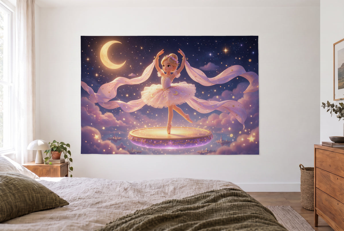 Tenture ballerine sur la scène étoilée, chambre claire face au lit, commode en bois à droite – bleu nuit