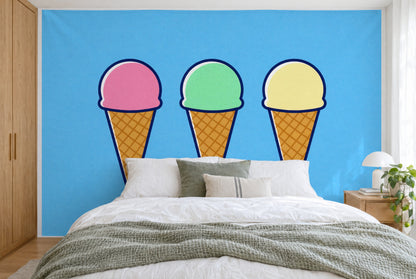 Tissu imprimé XXL : trois boules de glace rose, verte et jaune au centre au-dessus des coussins, mur entier derrière le lit