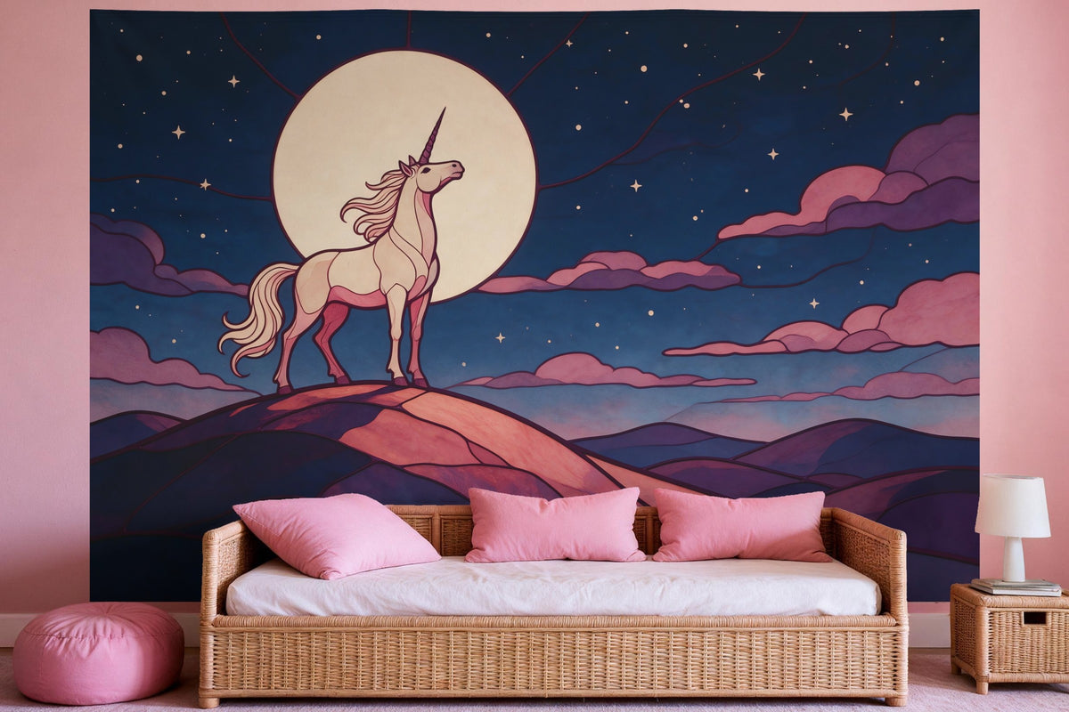 Wanddeko im Mädchenzimmer: Wandtuch Einhorn in der Mondnacht als Glasmalerei, auf Stoff gedruckt