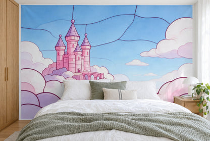 Bedruckter Stoff im XXL-Format: pinkes Wolkenschloss links auf Wolken, rechts heller Himmel, wandfüllend hinter dem Bett