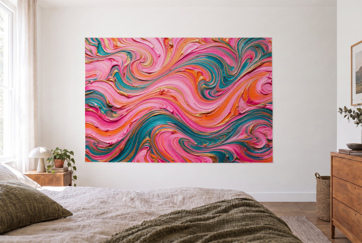 Tapiz olas psicodélicas al óleo en un dormitorio claro frente a la cama, cómoda de madera a la derecha – rosa