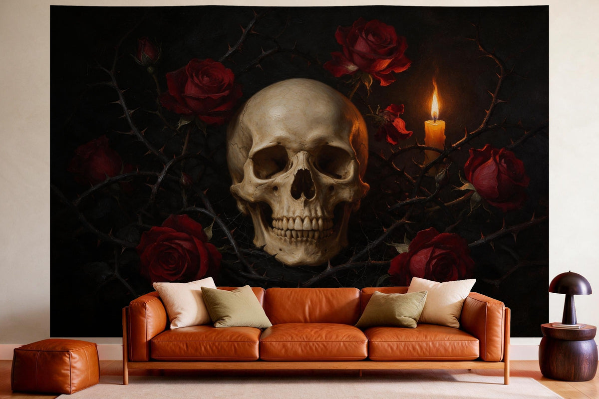 Tapiz de pared XXL Calavera con rosas oscuras como decoración en un salón acogedor sobre el sofá de cuero
