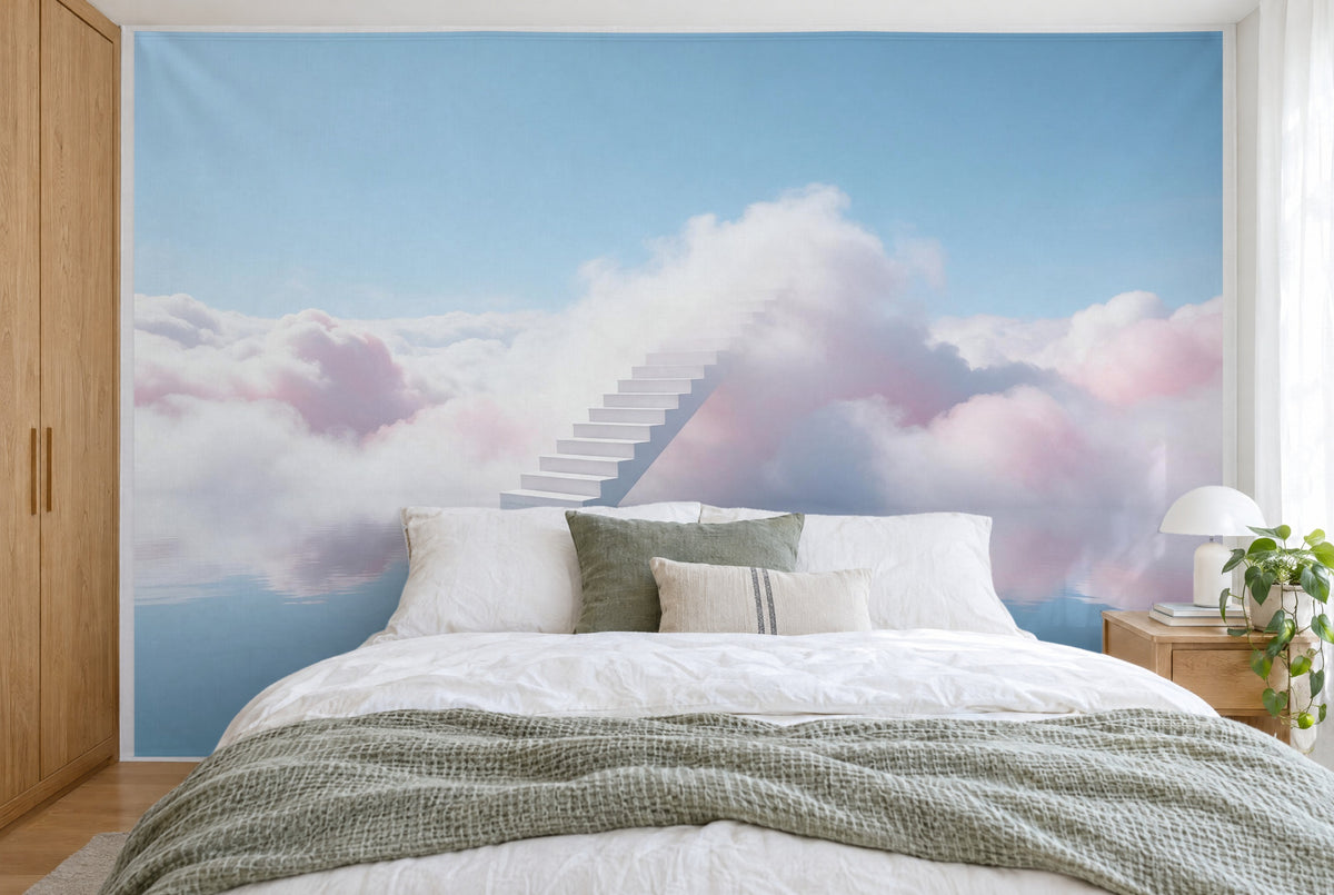 Bedruckter Stoff im XXL-Format: weisse Treppe links der Mitte in rosa Wolken über stillem Wasser, wandfüllend hinter dem Bett