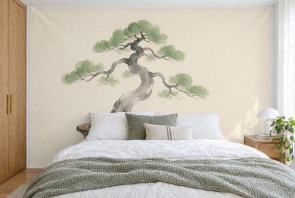 Bedruckter Stoff im XXL-Format: Bonsai-Krone mit grünen Laubpolstern und grauem Stamm links, wandfüllend hinter dem Bett