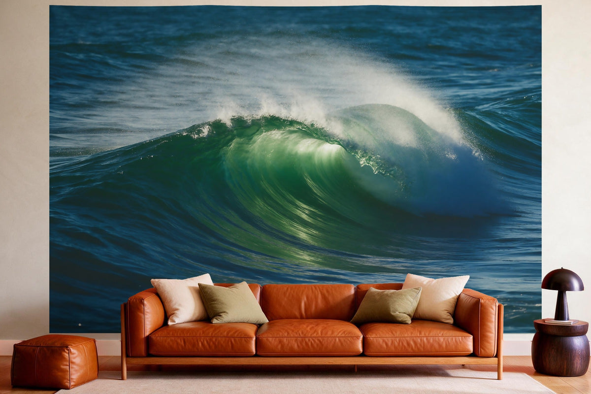 Tapiz de pared XXL Ola rompiente en primer plano como decoración en un salón acogedor sobre el sofá de cuero