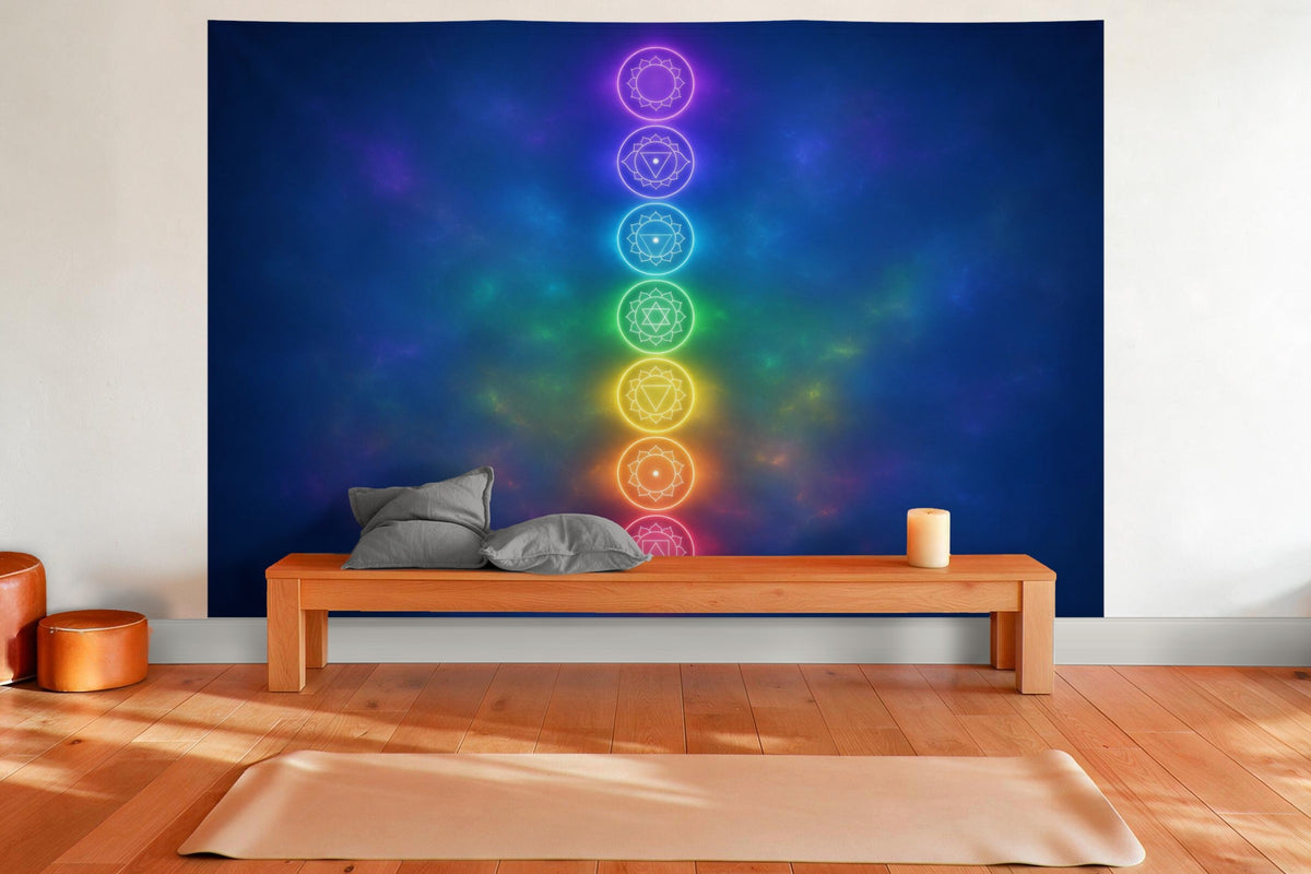 Tenture murale XXL Colonne de chakras arc-en-ciel en déco murale dans une salle de yoga