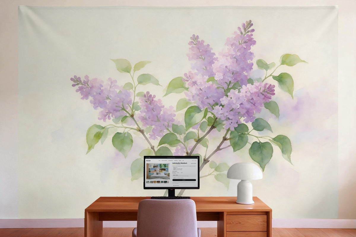 Déco murale dans le bureau derrière la table de travail : tenture murale Branches de lilas violet, imprimée sur tissu
