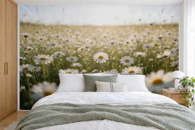 Tapiz de pared grande Prado de margaritas a contraluz en el dormitorio, cubriendo la pared detrás de la cama – tela impresa