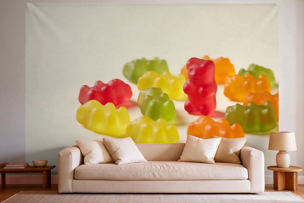 Wandtuch XXL Bunte Gummibärchen als Wanddeko im hellen Wohnzimmer über dem Sofa