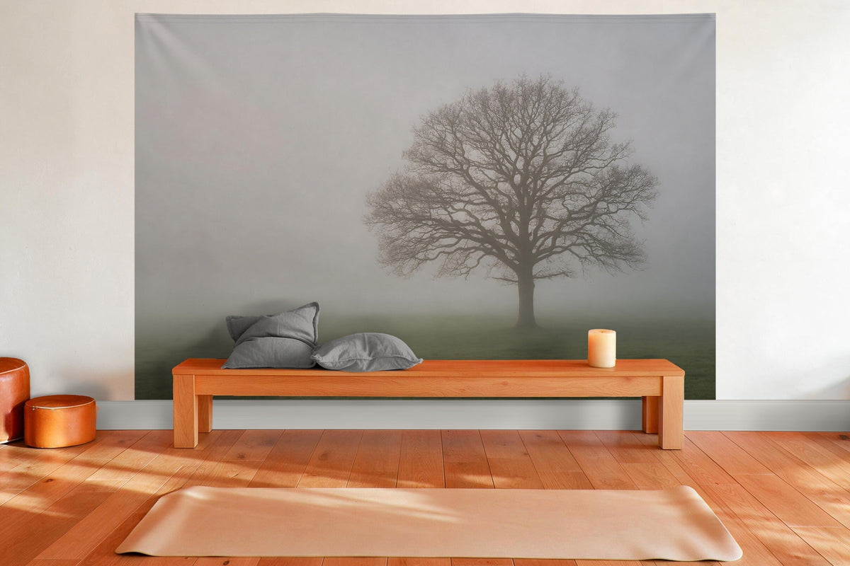 Wandtuch XXL Kahle Eiche im Nebel als Wanddeko im Yogaraum
