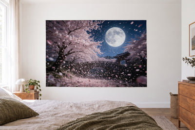 Tapiz flores de cerezo con luna llena en dormitorio claro frente a la cama, cómoda de madera a la derecha – rosa y azul